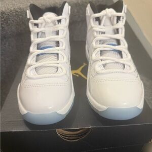 Jordan Kids Shoes - White and Blue
